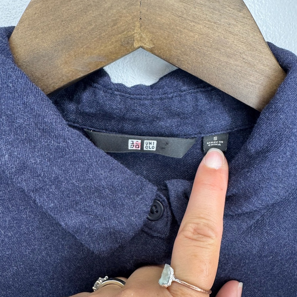 Uniqlo Super Soft Navy Blue Long-Sleeve Button-Up Shirt Size Small - Picture 4 of 9